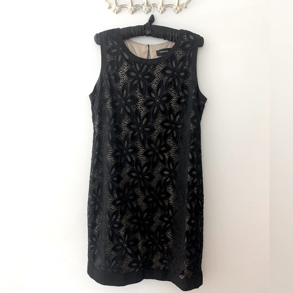 R & M Richard Black lace patterned overlay sheath cocktail dress Size 14 - Picture 1 of 8